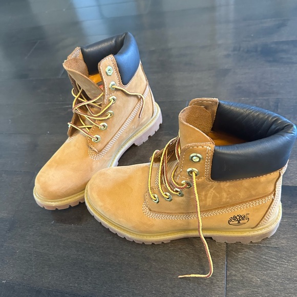 Boots - Picture 10 of 10